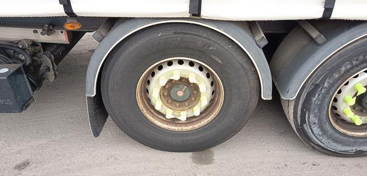 FRUEHAUF SEMI REMORQUE 3 ESSIEUX AVEC HAYON DHOLLANDIA – PTAC : 38 TONNES – ANNEE 2018  EX-396-CP