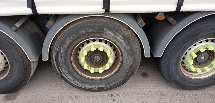 FRUEHAUF SEMI REMORQUE 3 ESSIEUX AVEC HAYON DHOLLANDIA – PTAC : 38 TONNES – ANNEE 2018  EX-396-CP