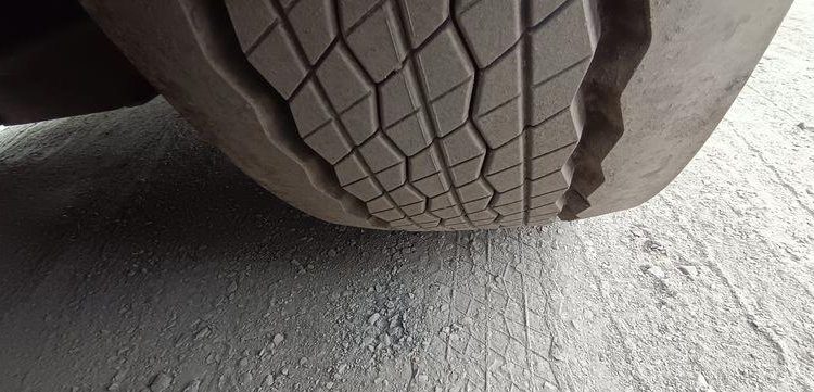 FRUEHAUF SEMI REMORQUE 3 ESSIEUX AVEC HAYON DHOLLANDIA – PTAC : 38 TONNES – ANNEE 2018  EX-396-CP