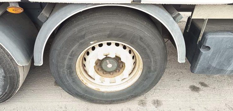 FRUEHAUF SEMI REMORQUE 3 ESSIEUX AVEC HAYON DHOLLANDIA – PTAC : 38 TONNES – ANNEE 2018  EX-396-CP