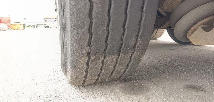 FRUEHAUF SEMI REMORQUE 3 ESSIEUX AVEC HAYON DHOLLANDIA – PTAC : 38 TONNES – ANNEE 2018  EX-396-CP