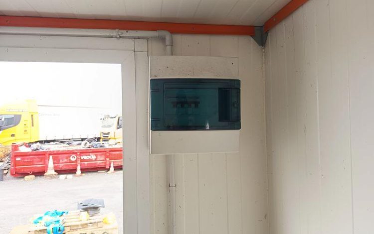 CNSE ABRI CHANTIER 9M2 ISOLE + WC  EY-147-YC