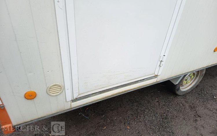 CNSE ABRI CHANTIER 9M2 ISOLE + WC  EY-147-YC