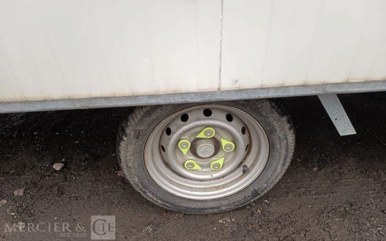 CNSE ABRI CHANTIER 9M2 ISOLE + WC  EY-147-YC