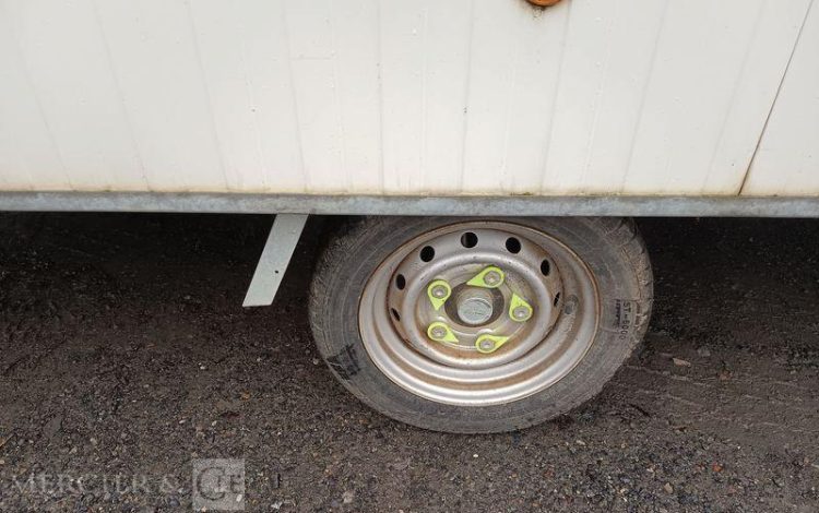 CNSE ABRI CHANTIER 9M2 ISOLE + WC  EY-147-YC