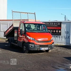 IVECO DAILY 35C12 BENNE AVEC COFFRE ACIER DIESEL – 143441 KMS – ANNEE 2018 ROUGE EZ-536-DT