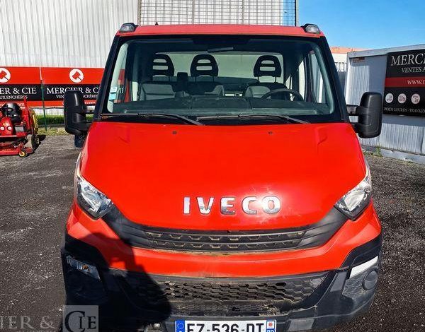 IVECO DAILY 35C12 BENNE AVEC COFFRE ACIER DIESEL – 143441 KMS – ANNEE 2018 ROUGE EZ-536-DT