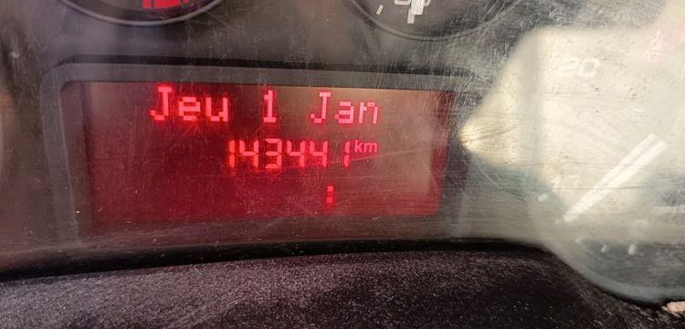 IVECO DAILY 35C12 BENNE AVEC COFFRE ACIER DIESEL – 143441 KMS – ANNEE 2018 ROUGE EZ-536-DT