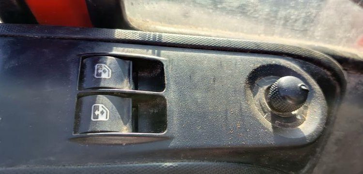 IVECO DAILY 35C12 BENNE AVEC COFFRE ACIER DIESEL – 143441 KMS – ANNEE 2018 ROUGE EZ-536-DT