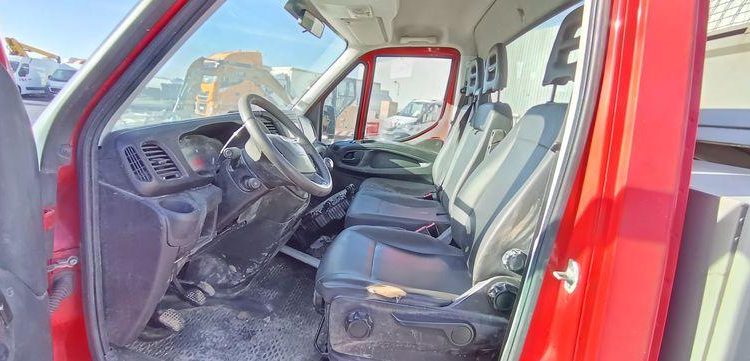 IVECO DAILY 35C12 BENNE AVEC COFFRE ACIER DIESEL – 143441 KMS – ANNEE 2018 ROUGE EZ-536-DT