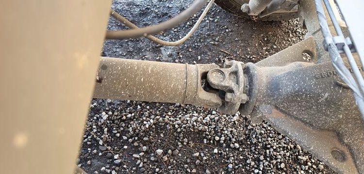 IVECO DAILY 35C12 BENNE AVEC COFFRE ACIER DIESEL – 143441 KMS – ANNEE 2018 ROUGE EZ-536-DT