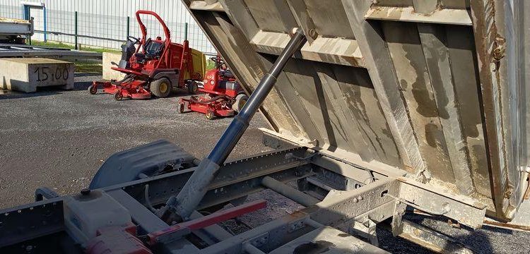 IVECO DAILY 35C12 BENNE AVEC COFFRE ACIER DIESEL – 143441 KMS – ANNEE 2018 ROUGE EZ-536-DT