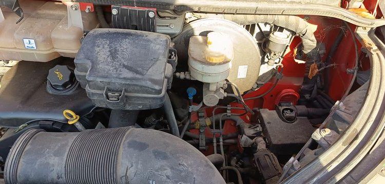 IVECO DAILY 35C12 BENNE AVEC COFFRE ACIER DIESEL – 143441 KMS – ANNEE 2018 ROUGE EZ-536-DT