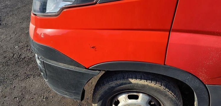 IVECO DAILY 35C12 BENNE AVEC COFFRE ACIER DIESEL – 143441 KMS – ANNEE 2018 ROUGE EZ-536-DT