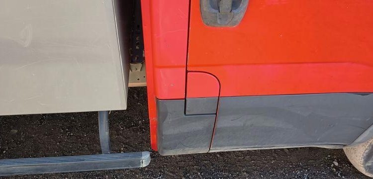 IVECO DAILY 35C12 BENNE AVEC COFFRE ACIER DIESEL – 143441 KMS – ANNEE 2018 ROUGE EZ-536-DT