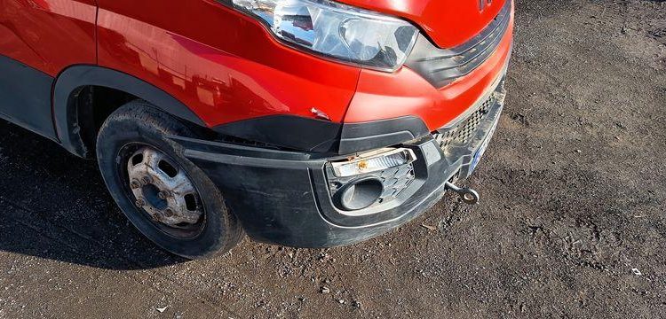 IVECO DAILY 35C12 BENNE AVEC COFFRE ACIER DIESEL – 143441 KMS – ANNEE 2018 ROUGE EZ-536-DT