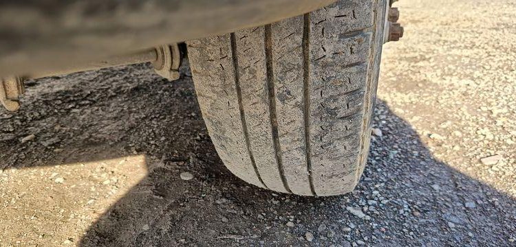 IVECO DAILY 35C12 BENNE AVEC COFFRE ACIER DIESEL – 143441 KMS – ANNEE 2018 ROUGE EZ-536-DT