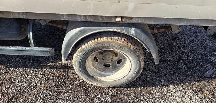 IVECO DAILY 35C12 BENNE AVEC COFFRE ACIER DIESEL – 143441 KMS – ANNEE 2018 ROUGE EZ-536-DT