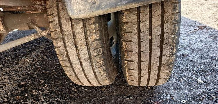 IVECO DAILY 35C12 BENNE AVEC COFFRE ACIER DIESEL – 143441 KMS – ANNEE 2018 ROUGE EZ-536-DT