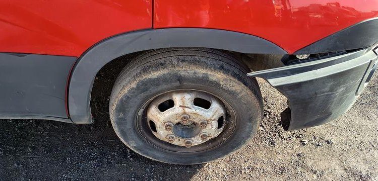 IVECO DAILY 35C12 BENNE AVEC COFFRE ACIER DIESEL – 143441 KMS – ANNEE 2018 ROUGE EZ-536-DT