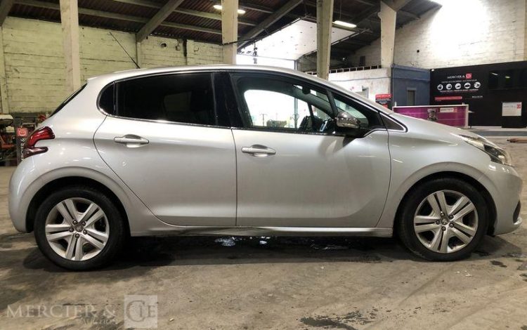 PEUGEOT 208  FB-790-WX