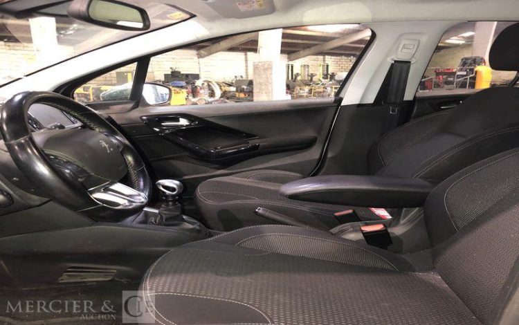 PEUGEOT 208  FB-790-WX