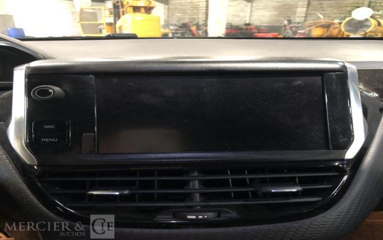 PEUGEOT 208  FB-790-WX