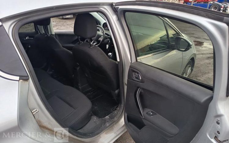 PEUGEOT 208  FB-790-WX