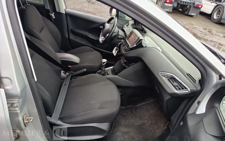 PEUGEOT 208  FB-790-WX