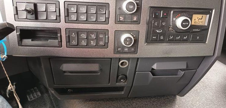 RENAULT T 480 DTI 13 EQUIPE HYDRAULIQUE PTRA : 44 TONNES – DIESEL – 776591 KMS – AN 2019 GRIS FH-639-TE