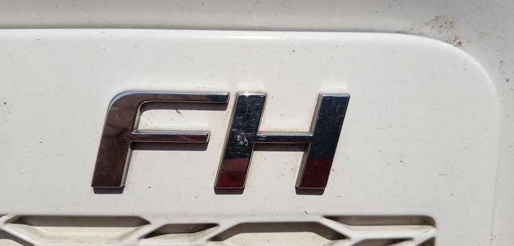 VOLVO FH 460 PTRA 44 TONNES – DIESEL – 976779 KMS – ANNEE 2019 BLANC FK-894-JP