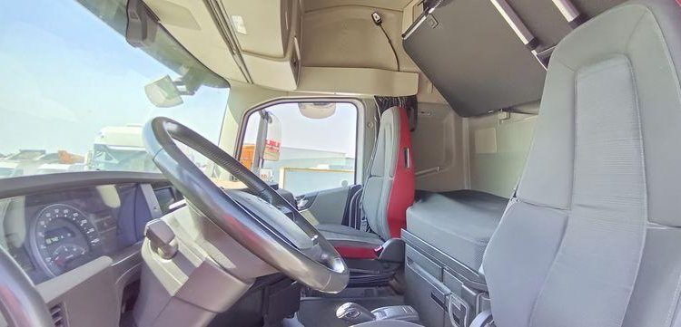 VOLVO FH 460 PTRA 44 TONNES – DIESEL – 976779 KMS – ANNEE 2019 BLANC FK-894-JP