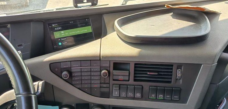 VOLVO FH 460 PTRA 44 TONNES – DIESEL – 976779 KMS – ANNEE 2019 BLANC FK-894-JP