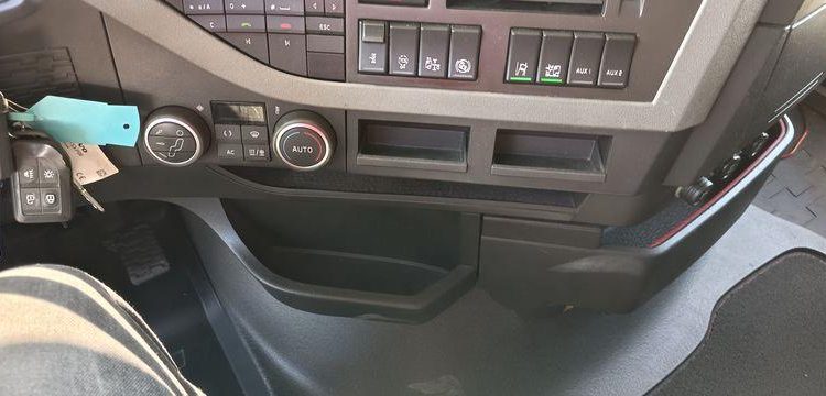 VOLVO FH 460 PTRA 44 TONNES – DIESEL – 976779 KMS – ANNEE 2019 BLANC FK-894-JP