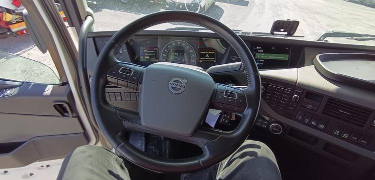 VOLVO FH 460 PTRA 44 TONNES – DIESEL – 976779 KMS – ANNEE 2019 BLANC FK-894-JP