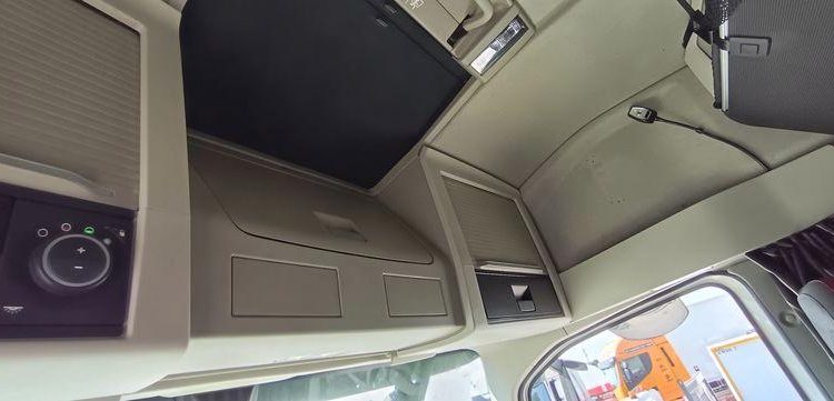 VOLVO FH 460 PTRA 44 TONNES – DIESEL – 976779 KMS – ANNEE 2019 BLANC FK-894-JP