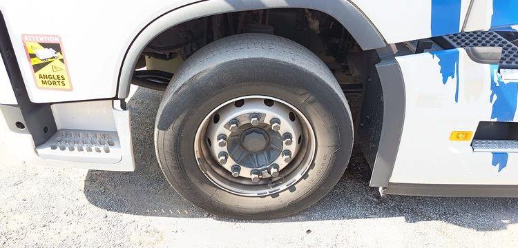 VOLVO FH 460 PTRA 44 TONNES – DIESEL – 976779 KMS – ANNEE 2019 BLANC FK-894-JP