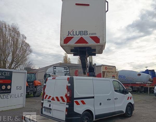 RENAULT TRAFIC AVEC NACELLE  FN-131-ML