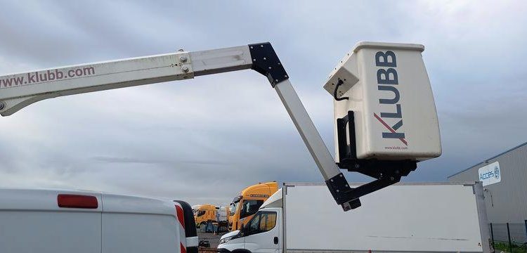 RENAULT TRAFIC AVEC NACELLE  FN-131-ML