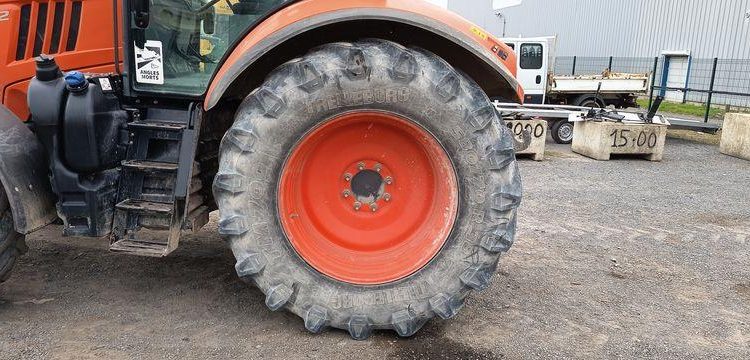 KUBOTA TRACTEUR M7152 – DIESEL –  6165 HEURES – ANNEE 2020  FP-596-EW