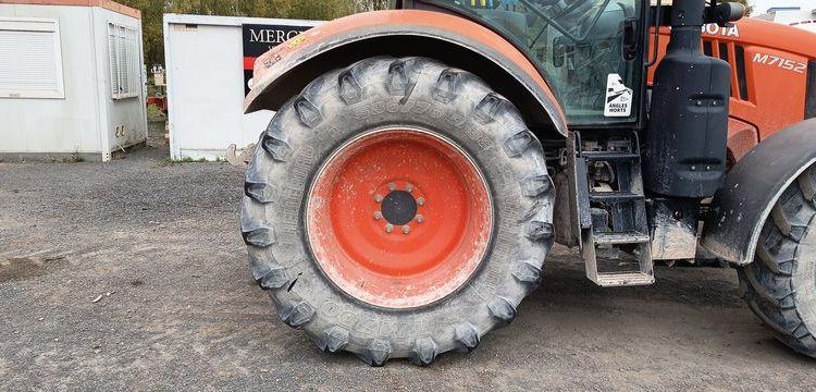 KUBOTA TRACTEUR M7152 – DIESEL –  6165 HEURES – ANNEE 2020  FP-596-EW