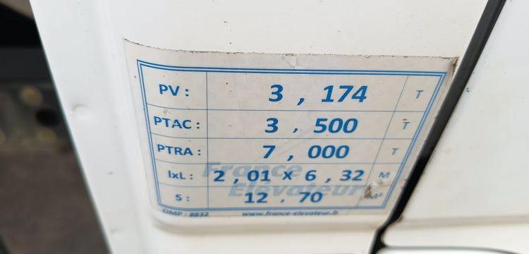 IVECO DAILY 35S14 AVEC NACELLE 141TLE – 12 M – 556 HEURES – 96199 KMS – ANNEE 2020 BLANC FT-458-RV