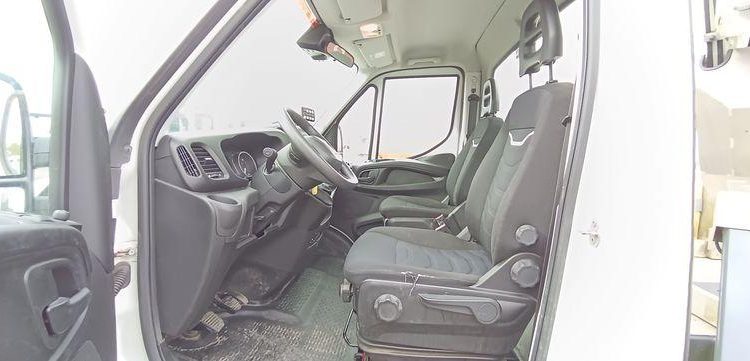 IVECO DAILY 35S14 AVEC NACELLE 141TLE – 12 M – 556 HEURES – 96199 KMS – ANNEE 2020 BLANC FT-458-RV
