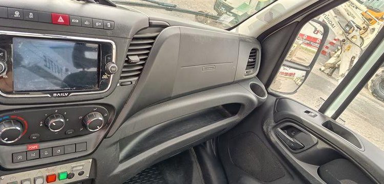 IVECO DAILY 35S14 AVEC NACELLE 141TLE – 12 M – 556 HEURES – 96199 KMS – ANNEE 2020 BLANC FT-458-RV