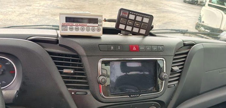 IVECO DAILY 35S14 AVEC NACELLE 141TLE – 12 M – 556 HEURES – 96199 KMS – ANNEE 2020 BLANC FT-458-RV