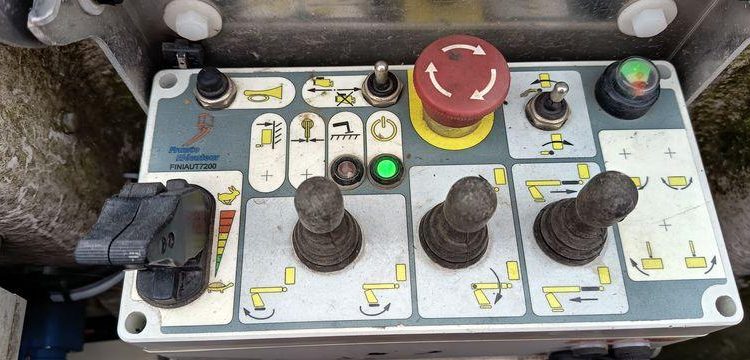 IVECO DAILY 35S14 AVEC NACELLE 141TLE – 12 M – 556 HEURES – 96199 KMS – ANNEE 2020 BLANC FT-458-RV