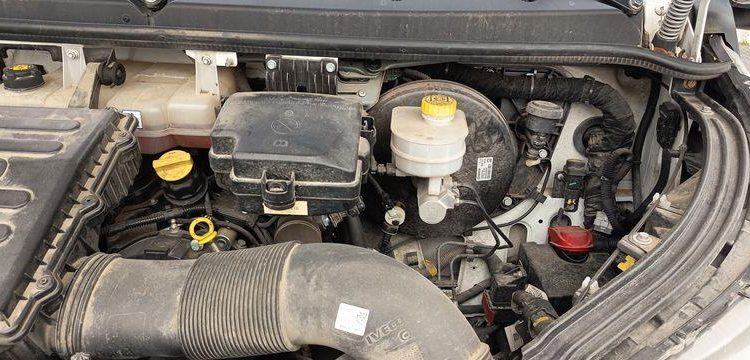 IVECO DAILY 35S14 AVEC NACELLE 141TLE – 12 M – 556 HEURES – 96199 KMS – ANNEE 2020 BLANC FT-458-RV