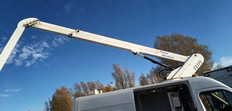 RENAULT MASTER L2H2 AVEC NACELLE FRANCE ELEVATEUR 121F – 10 M – 594 HEURES – ANNEE 2020 BLANC FV-199-MJ
