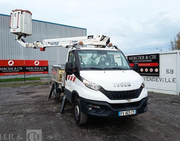 IVECO DAILY 35S14 AVEC NACELLE 141TLE – 12 M – DIESEL – 220 HEURES – ANNEE 2020 BLANC FV-823-CY