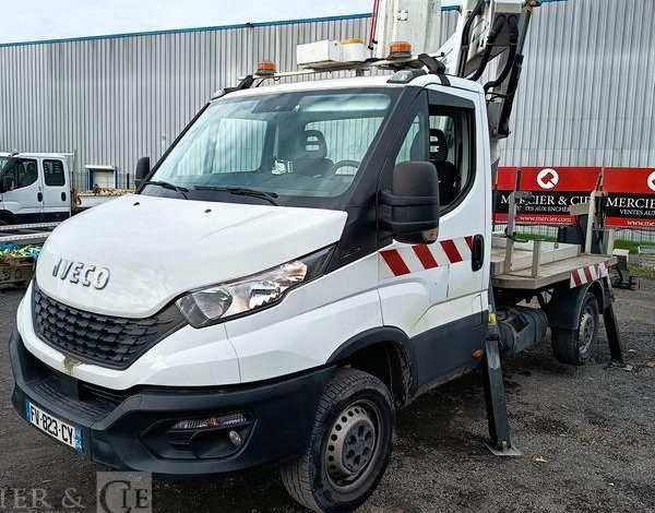 IVECO DAILY 35S14 AVEC NACELLE 141TLE – 12 M – DIESEL – 220 HEURES – ANNEE 2020 BLANC FV-823-CY